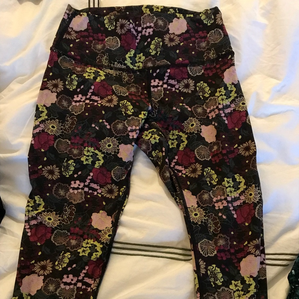 Lululemon floral crop legging (below knee)
